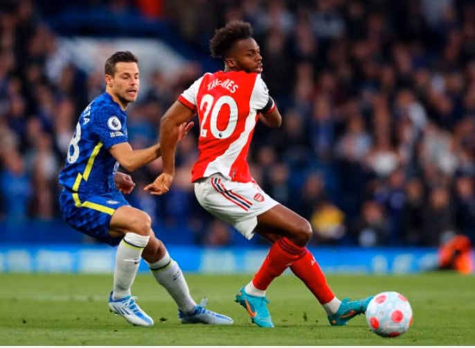 danh bai chelsea 4 2 arsenal noi rong khoang cach voi man utd hinh 2