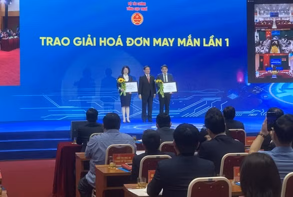 3 khach hang may man trung so khi tham gia chuong trinh hoa don dien tu moi nguoi 50 trieu hinh 1
