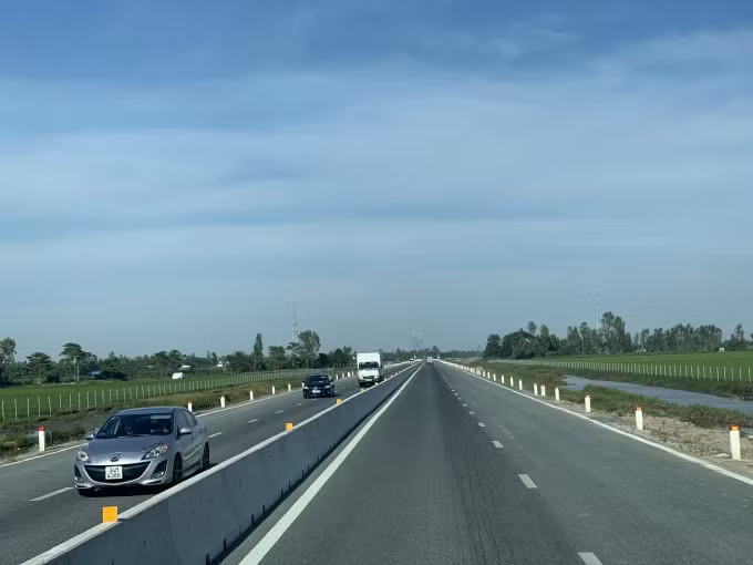 sau 1 nam khai thac tuyen duong lo te rach soi da xuat hien hu hong hinh 2