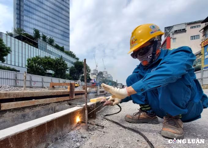 bon giai doan ban giao mat duong le loi cua tuyen metro so 1 ben thanh suoi tien hinh 8