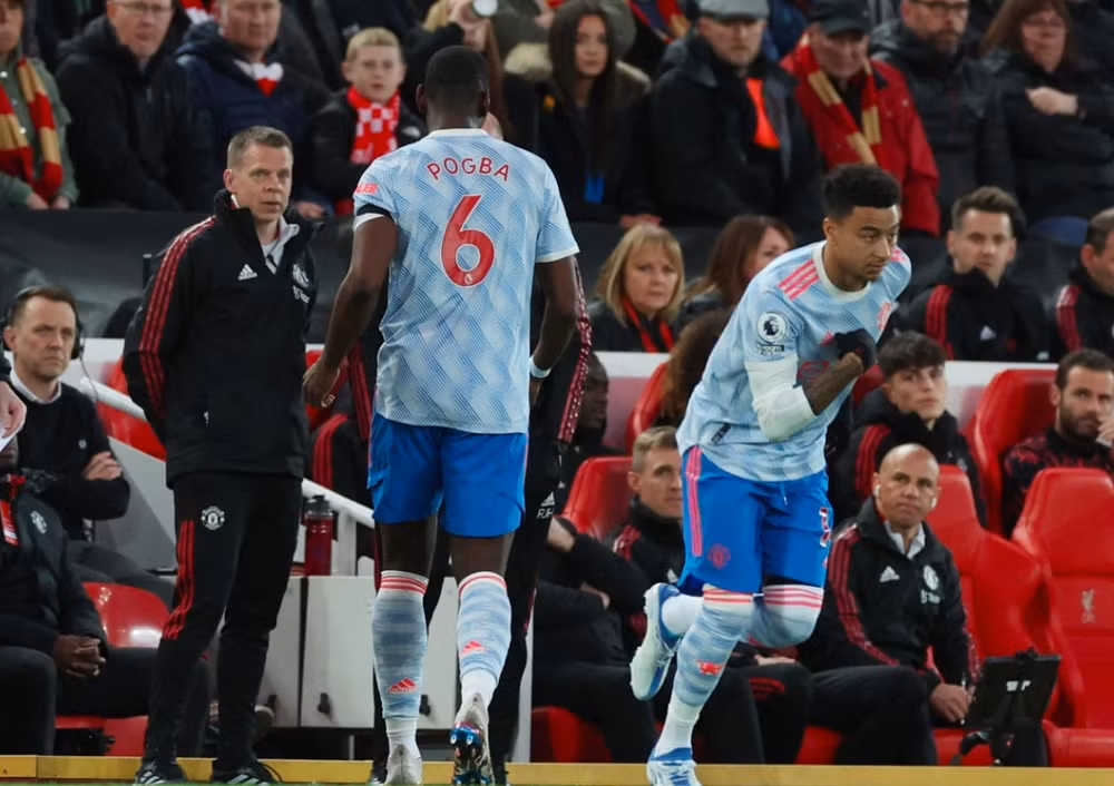 thang dam man utd 4 0 liverpool len ngoi dau ngoai hang anh hinh 4