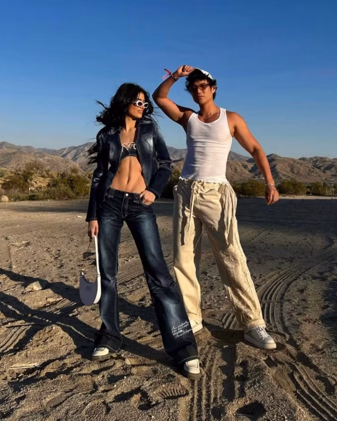 le hoi am nhac coachella 2022 an tuong voi nhung trang phuc he ruc chay hinh 8