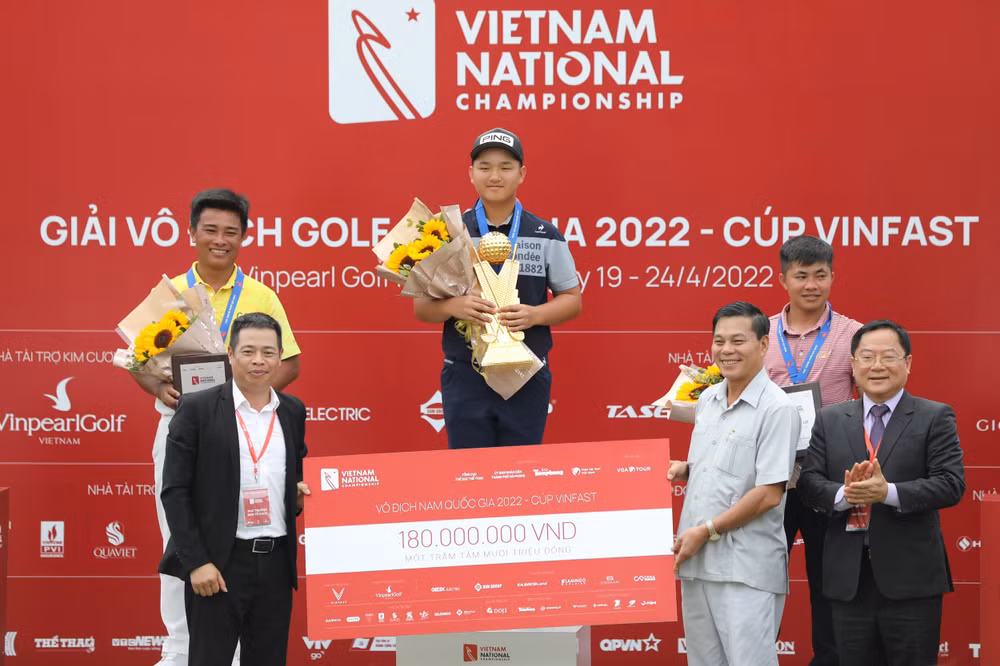 khue minh va anh minh vo dich giai vo dich golf quoc gia 2022 hinh 2