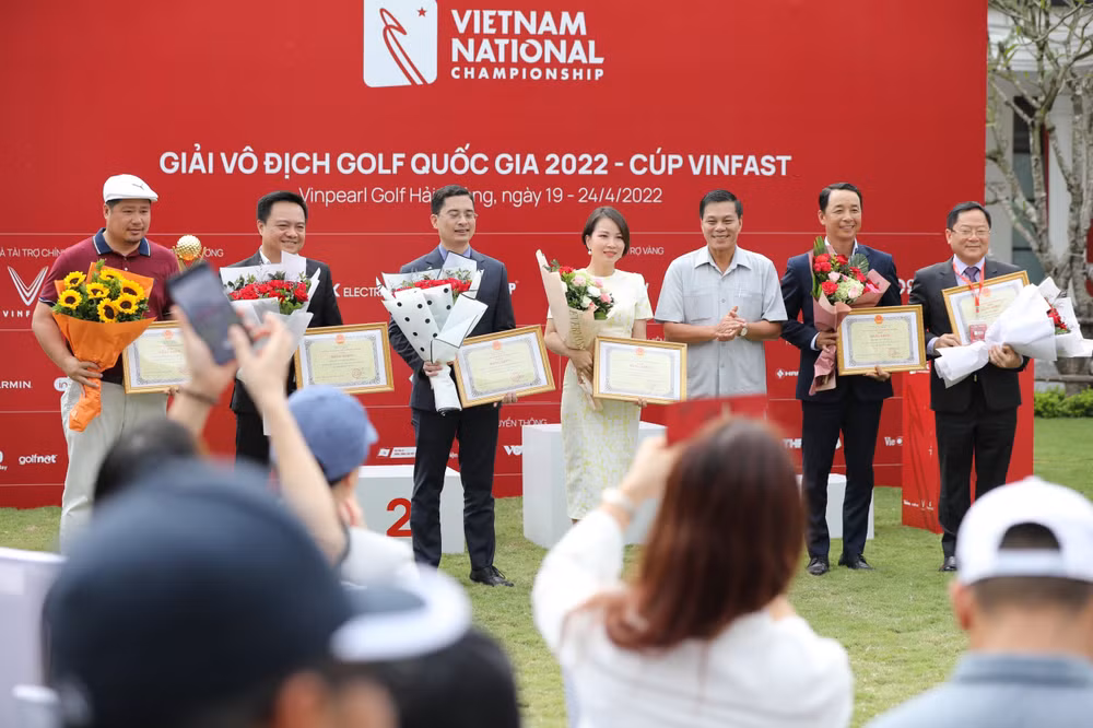 khue minh va anh minh vo dich giai vo dich golf quoc gia 2022 hinh 7