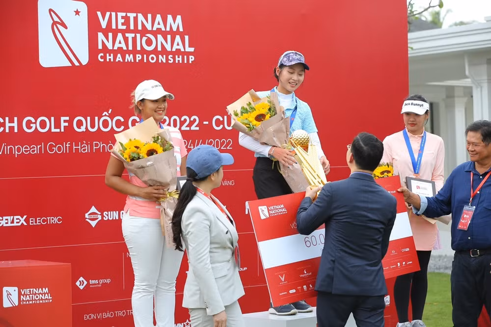 khue minh va anh minh vo dich giai vo dich golf quoc gia 2022 hinh 4