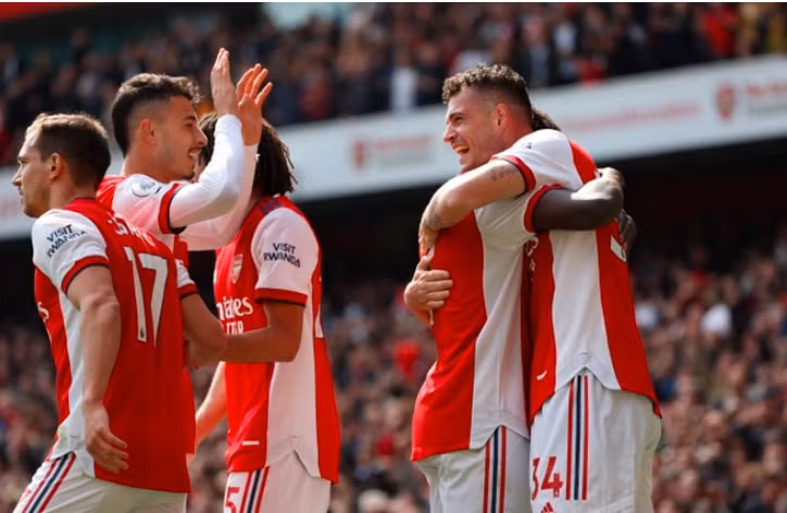 danh bai man utd 3 1 arsenal leo len dung vi tri thu 4 ngoai hang anh hinh 12