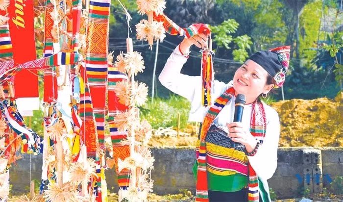 nu truong thon giu lua van hoa muong o ngoc lac hinh 1