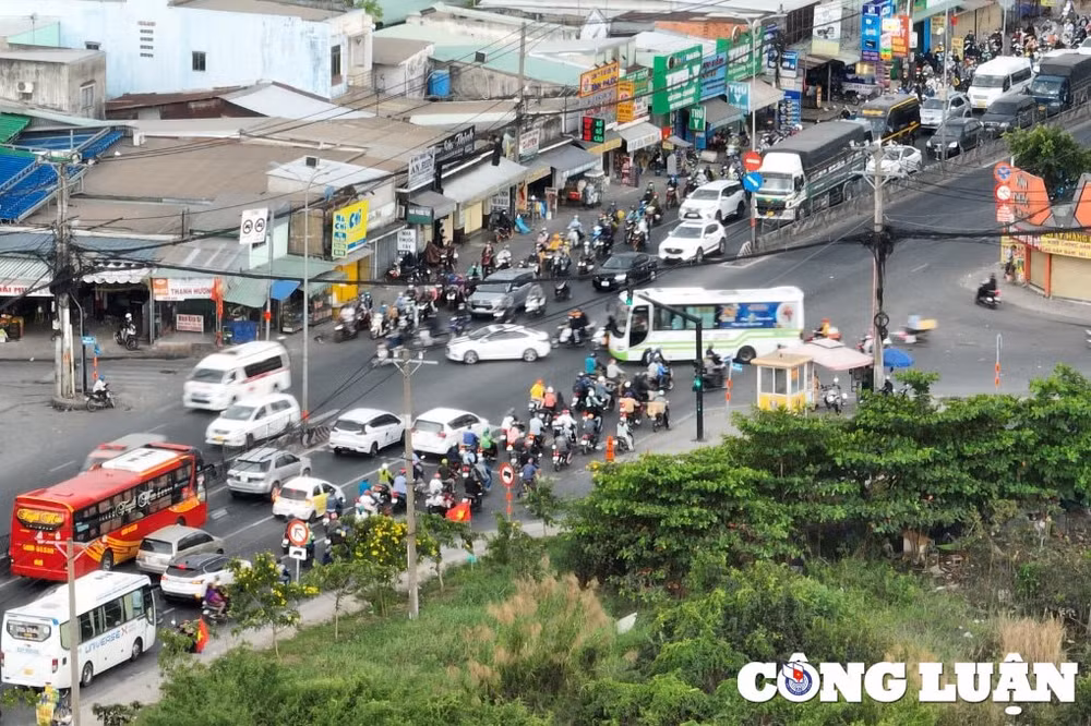 nguoi dan keo nhau ve que choi le cua ngo tphcm ket cung chieu 29 4 hinh 9
