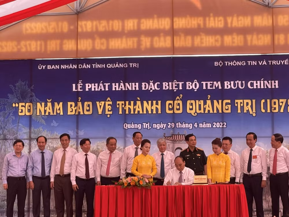 phat hanh bo tem dac biet 50 nam bao ve thanh co quang tri hinh 1