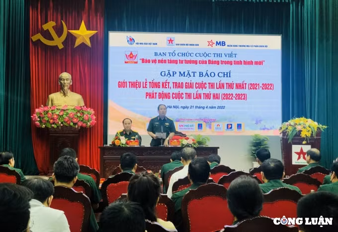 khich le nha bao tham gia dau tranh voi cac quan diem sai trai thu dich gop phan bao ve dang nha nuoc hinh 1