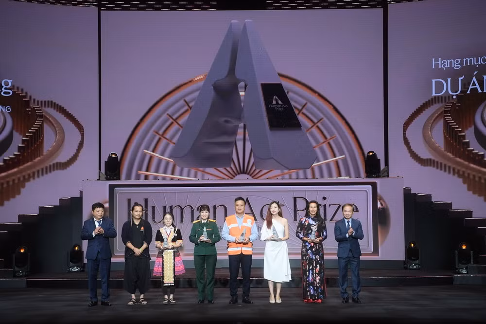 hanh trinh kham sang loc trai tim cho em 2024 de khong em nho nao bi bo lai phia sau hinh 3