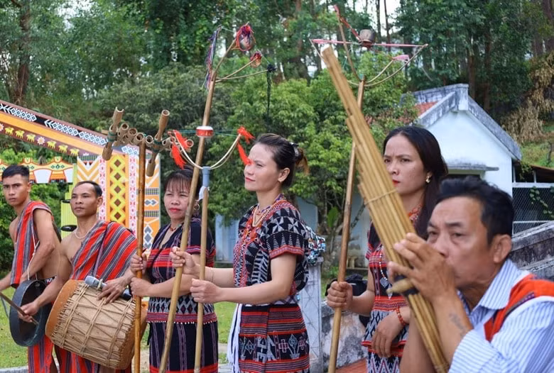 doc dao le tac ka coong cua dong bao co tu o thua thien hue hinh 4
