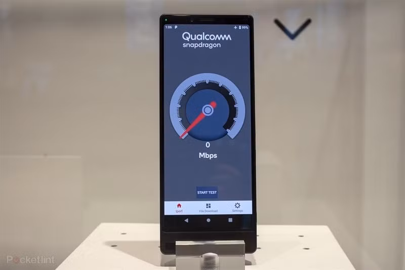Hình ảnh nguyên mẫu smartphone 5G đầu tiên của Sony tại MWC 2019.