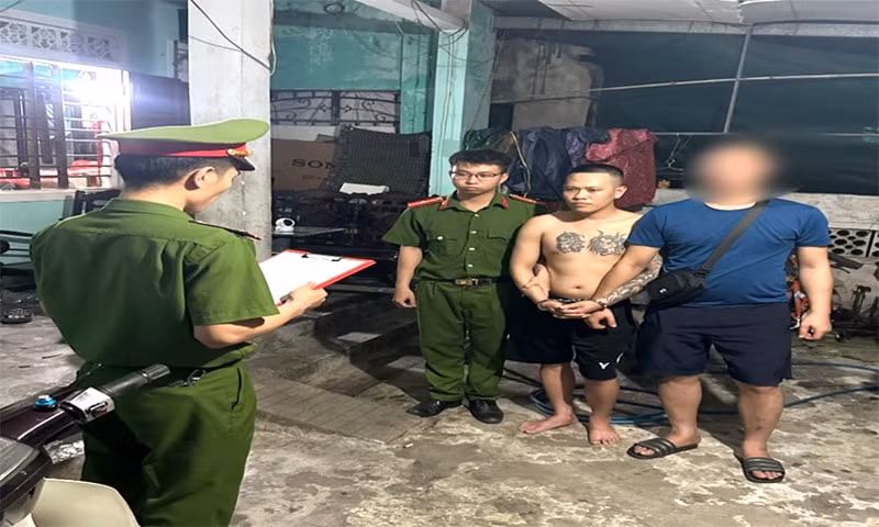 bat nhom doi tuong mua ban tang tru trai phep gan 300 vien ma tuy o quang binh hinh 2