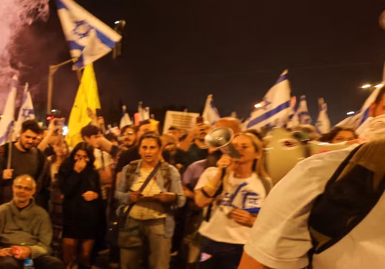 bieu tinh lon phan doi thu tuong israel o jerusalem hinh 1