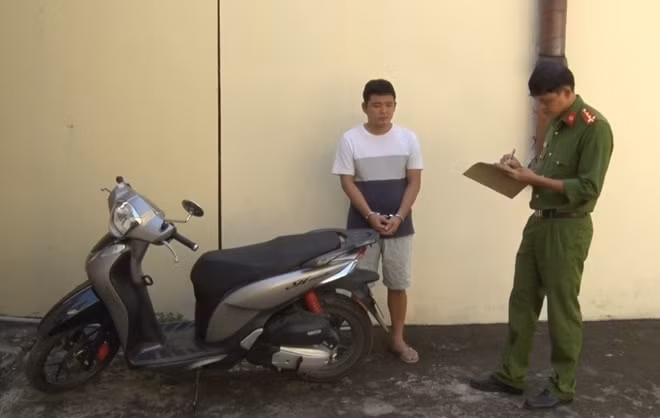 Đối tượng Nguyễn Thanh Vĩ tại cơ quan Công an.