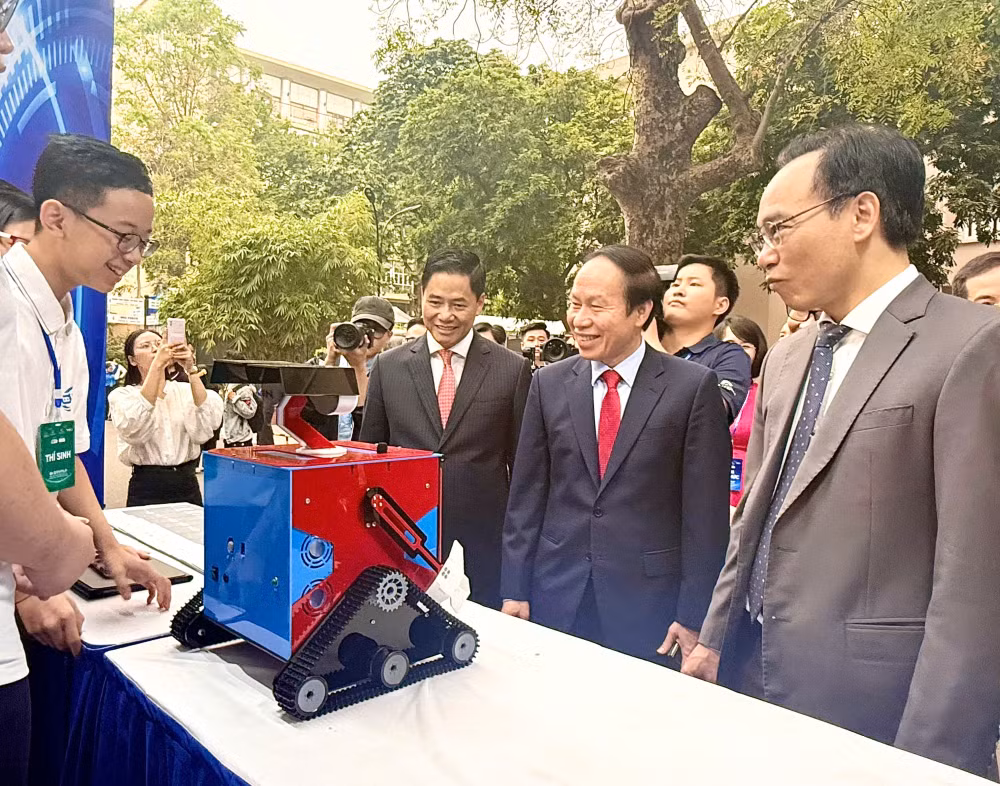 Phó Thủ tướng Lê Tiến Châu: Khởi nghiệp học sinh, sinh viên phải chuyển từ phong trào sang thực chất- Ảnh 4.
