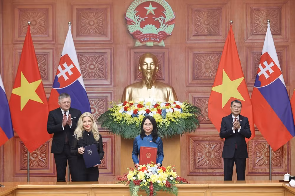 Việt Nam, Slovakia trao nhiều văn kiện hợp tác quan trọng- Ảnh 3.