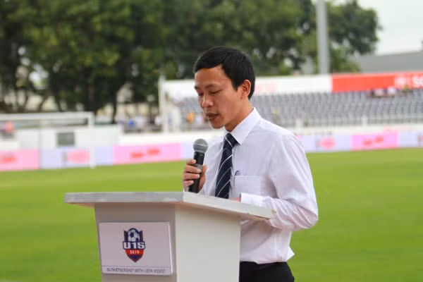 Ông Nguyễn Minh Châu – Phó Tổng Thư ký VFF phát biểu khai mạc giải. Ảnh: VFF