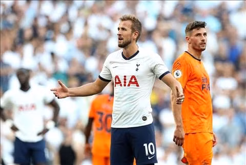 Harry Kane và các đồng đội có trận thua muối mặt ngay trên sân nhà. Ảnh: Getty