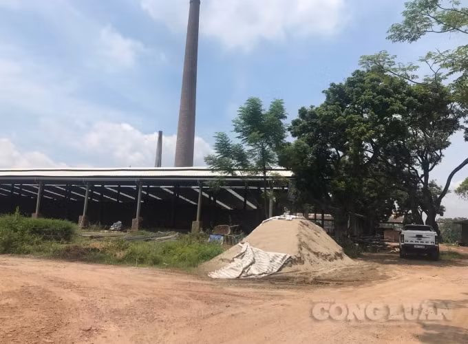 Bao giờ mới xóa bỏ được lò gạch thủ công tại xã Hòa Phú, huyện Ứng Hòa?