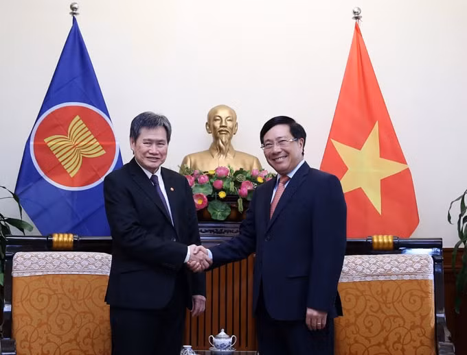 Phó Thủ tướng, Bộ trưởng Ngoại giao Phạm Bình Minh tiếp Tổng Thư ký ASEAN Lim Jock Hoi. Ảnh: VGP