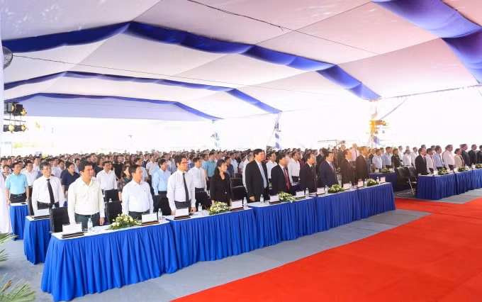 Buổi lễ khởi công diễn ra trang trọng với sự tham dự của nhiều lãnh đạo Trung ương, địa phương và đông đảo nhân dân tỉnh Quảng Ninh