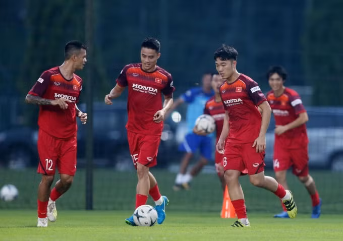 Xuân Trường và các đồng đội hạ quyết tâm cho chiến dịch Vòng loại World Cup 2022. Ảnh: VFF