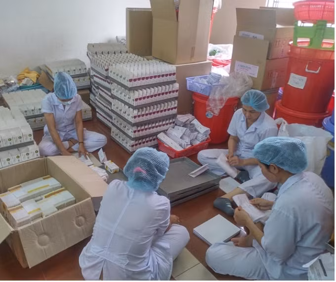Nhiều sản phẩm thuốc, thực phẩm chức năng giả đã được đóng gói chuẩn bị đưa đi tiêu thụ. Ảnh: Hoàng Dương
