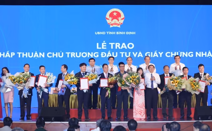 Bình Định trao chứng nhận đầu tư trong khuôn khổ Hội nghị