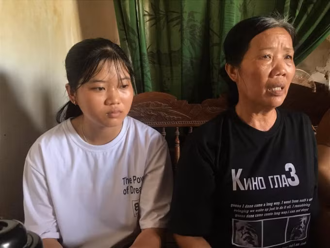 Còn đó những nỗi lo dài của mẹ con ở phía trước.