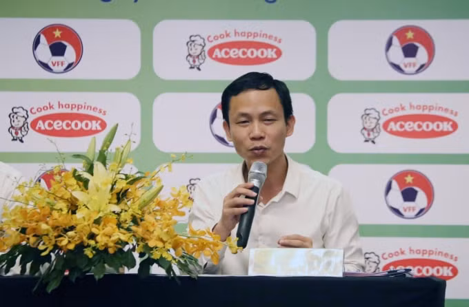 Ông Nguyễn Minh Châu - Phó Tổng Thư ký VFF phát biểu tại buổi lễ. Ảnh: VFF