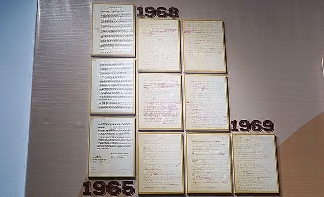 Bản Di chúc được Chủ tịch Hồ Chí Minh viết, chỉnh sửa trong giai đoạn từ năm 1965 đến 1969.