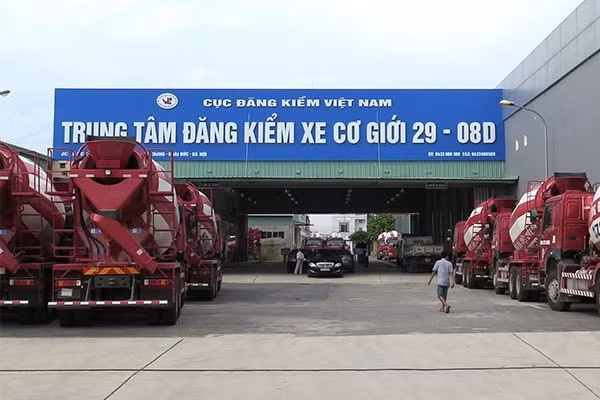 Chủ phương tiện vẫn phải nộp phí sử dụng đường bộ khi đăng kiểm (Ảnh minh họa)