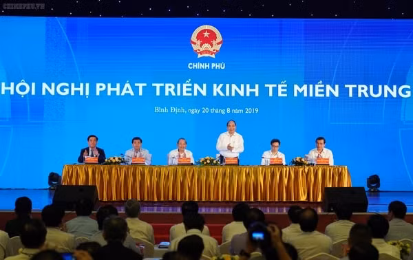 Thủ tướng Nguyễn Xuân Phúc chủ trì Hội nghị phát triển kinh tế miền Trung. Ảnh: VGP