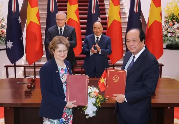 Hai Thủ tướng chứng kiến lễ ký các văn bản hợp tác giữa hai nước. Ảnh VGP