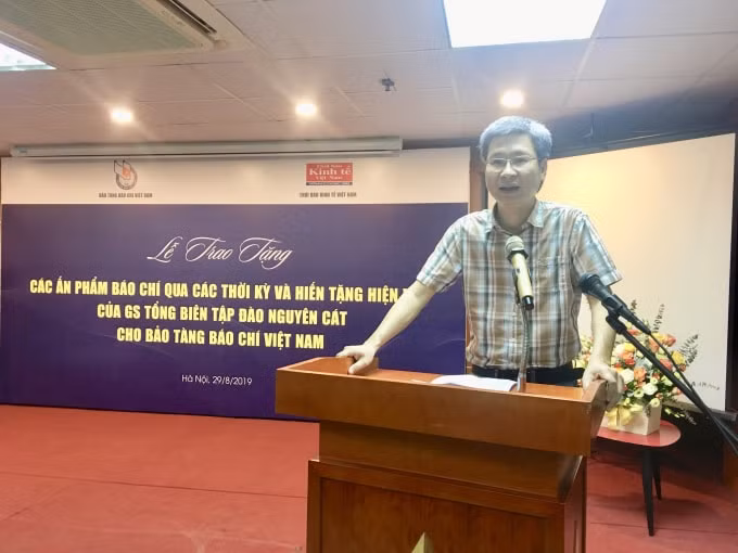đồng chí Nguyễn Thế Hào, Phó Tổng Biên tập Thường trực Thời báo Kinh tế Việt Nam phát biểu tại Lễ trao tặng hiện vật cho Bảo tàng. Ảnh: Hoàng Huy