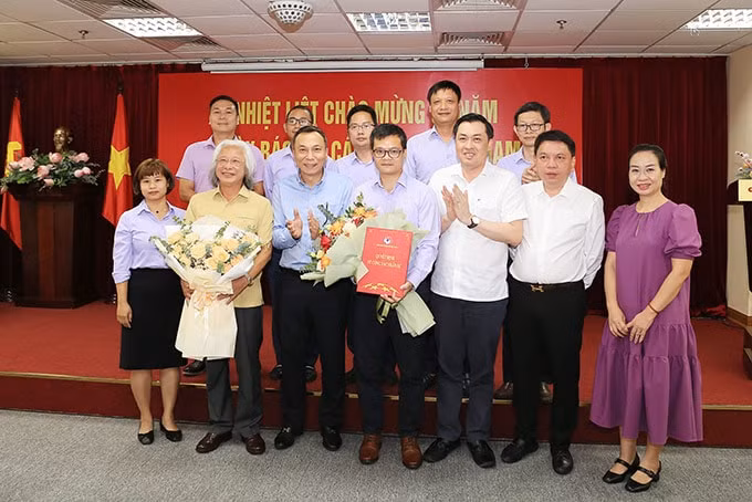 nha bao nguyen tung dien lam tong bien tap tap chi bong da hinh 1
