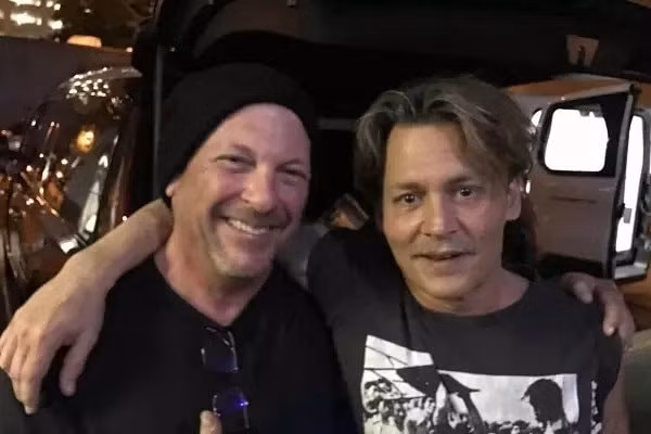 chua qua on ao voi vo cu johnny depp lai tiep tuc bi kien hinh 1