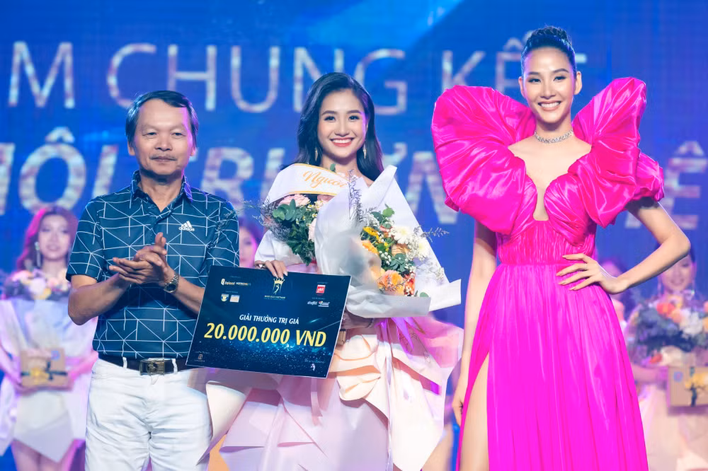 nguyen thanh ha nu sinh den tu ben tre dang quang hoa hau moi truong viet nam mua dau tien hinh 7