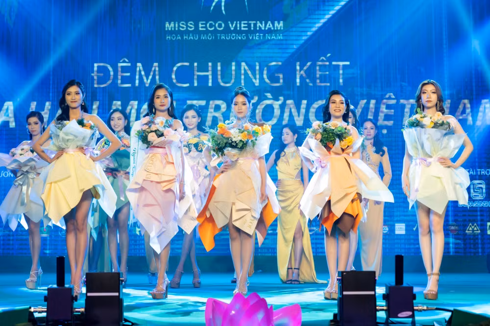 nguyen thanh ha nu sinh den tu ben tre dang quang hoa hau moi truong viet nam mua dau tien hinh 4