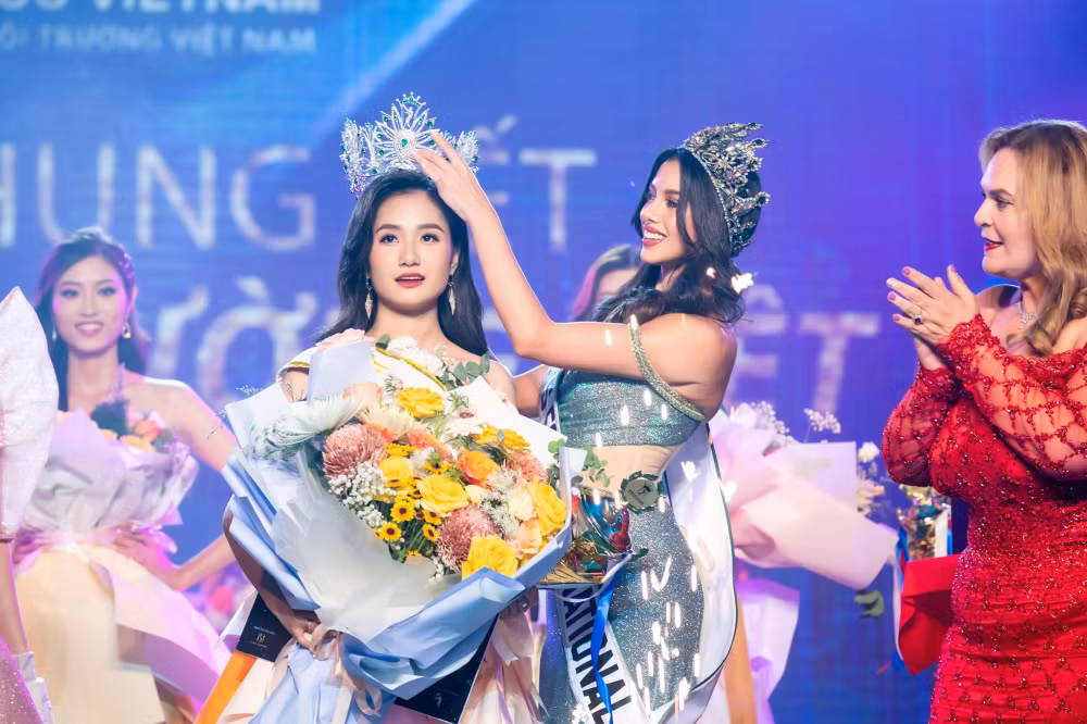 nguyen thanh ha nu sinh den tu ben tre dang quang hoa hau moi truong viet nam mua dau tien hinh 10
