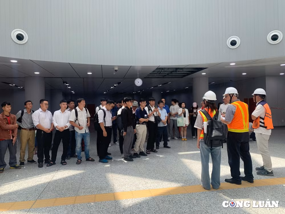 doan hoi nha bao viet nam trai nghiem tuyen metro ben thanh suoi tien hinh 1