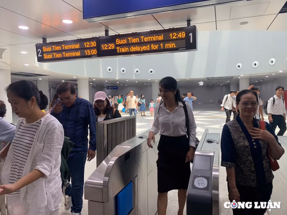 doan hoi nha bao viet nam trai nghiem tuyen metro ben thanh suoi tien hinh 11