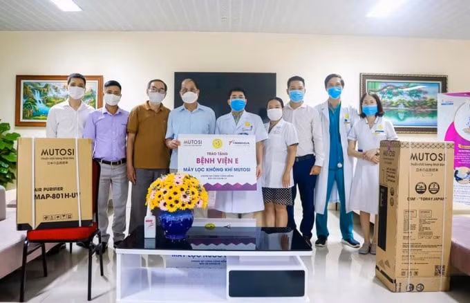 Trao tặng Máy lọc nước và Máy lọc không khí tại Bệnh viện E Hà Nội