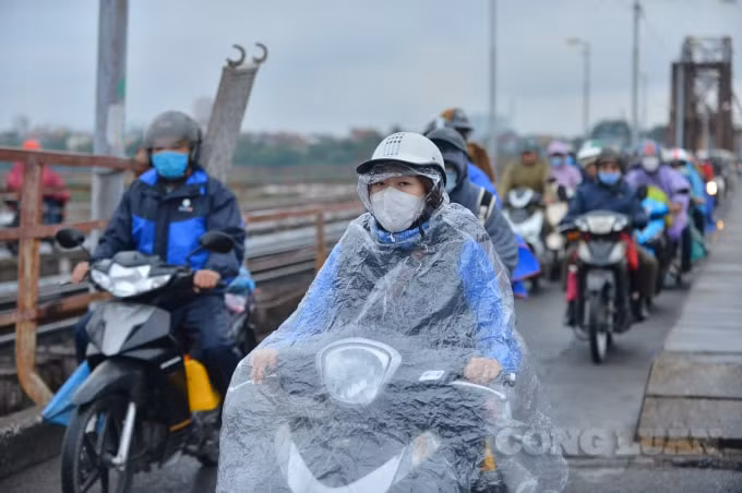 Hà Nội sáng và đêm mưa nhỏ (Ảnh: Quang Hùng)