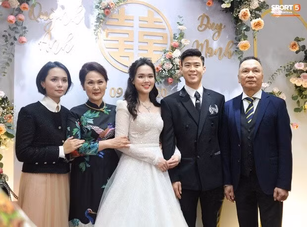 Duy Mạnh - Quỳnh Anh