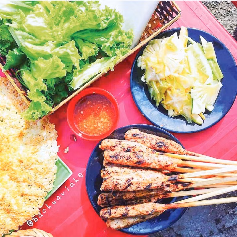 Nem lụi - đặc sản của ẩm thực Huế