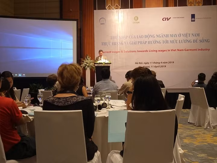Hội thảo thực trạng thu nhập của lao động ngành may Việt Nam và giải pháp hướng tới mức lương đủ sống diễn ra ngày (11/4/2019) tại khách sạn Media. Ảnh: Lương Minh