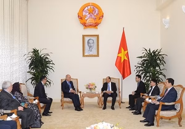 Thủ tướng tiếp đoàn các hãng thông tấn châu Á - Thái Bình Dương. Ảnh: VGP
